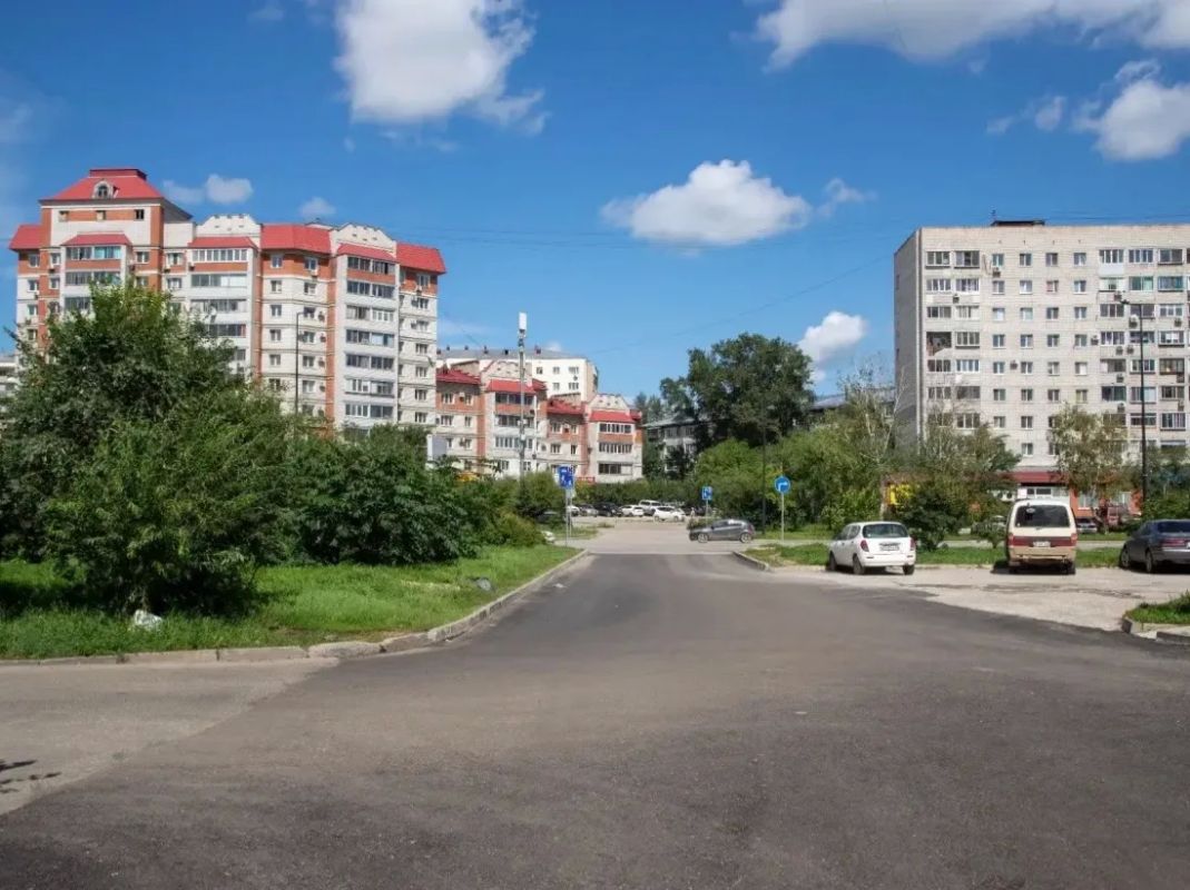 В этом году мы впервые приступили к ремонту междворовых проездов и уже завершаем работы на запланированных участках В этом году мы впервые приступили к ремонту междворовых проездов и уже завершаем работы на запланированных участках