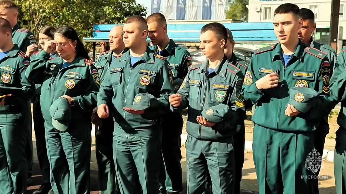 Сотрудники МЧС России почтили чудотворный образ «Неопалимой Купины» Ежегодно 17 сентября православные верующие отмечают праздник, посвященный иконе Божией Матери, которую называют «Неопалимой Купиной»