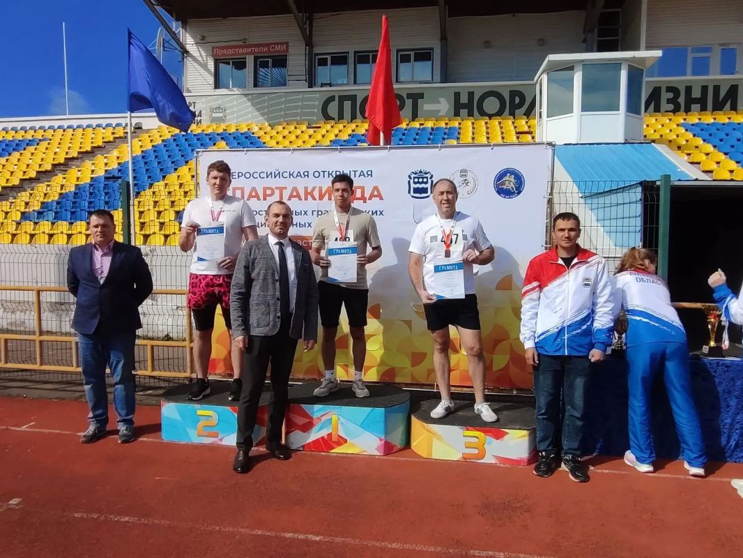 Не только документы и совещания: сборная амурских госслужащих прошла в финал Всероссийской спартакиады Не только документы и совещания: сборная амурских госслужащих прошла в финал Всероссийской спартакиады