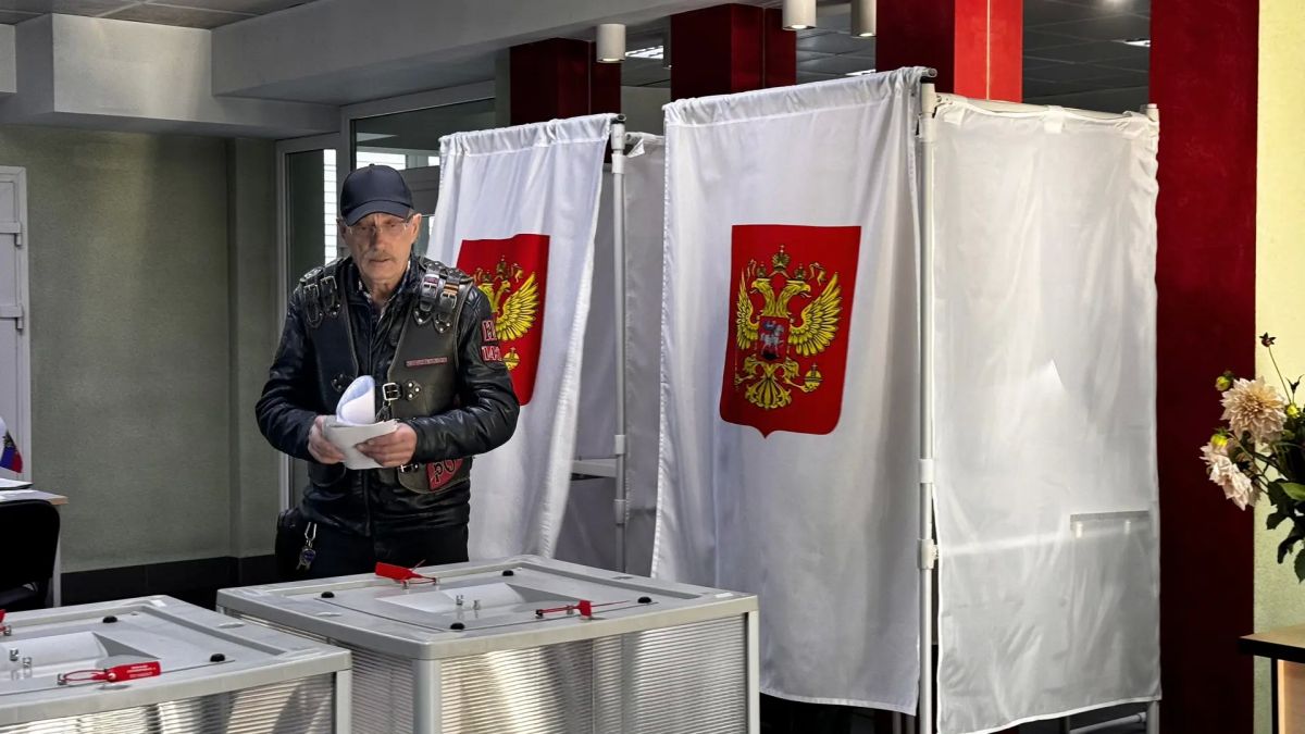 Избирательный участок в Благовещенске посетили «Ночные волки» Избирательный участок в Благовещенске посетили «Ночные волки»