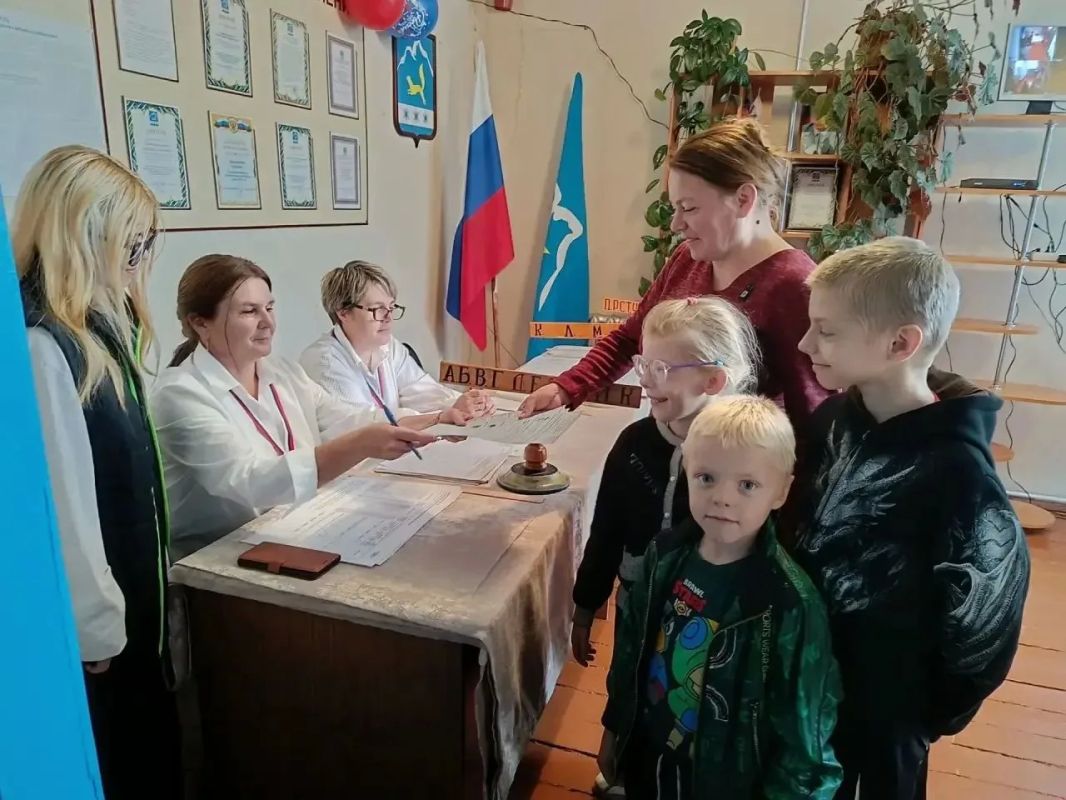 Амуризбирком: к 16:00 проголосовали 13,37% избирателей Амуризбирком: к 16:00 проголосовали 13,37% избирателей