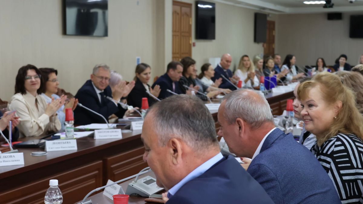 В региональном правительстве обсудили меры поддержки семей с детьми и ветеранов СВО и отметили лучшие социальные практики предприятий В региональном правительстве обсудили меры поддержки семей с детьми и ветеранов СВО и отметили лучшие социальные практики предприятий