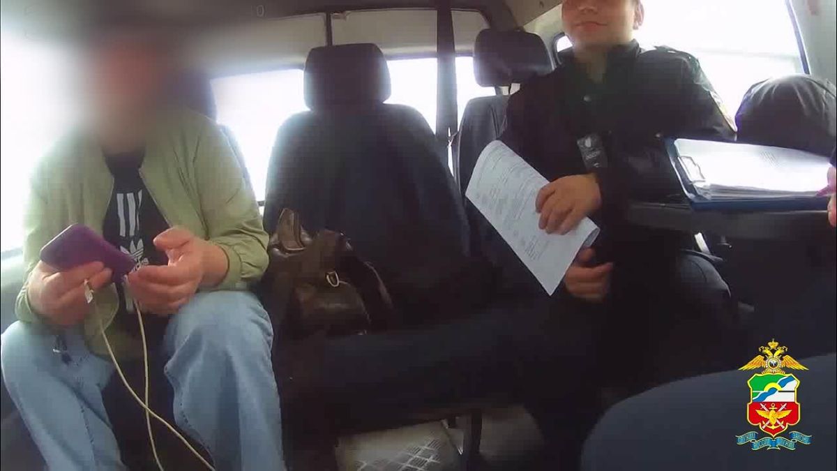 В Красноярске транспортные полицейские привлекли к административной ответственности жительницу Красноярска за курение на борту самолета