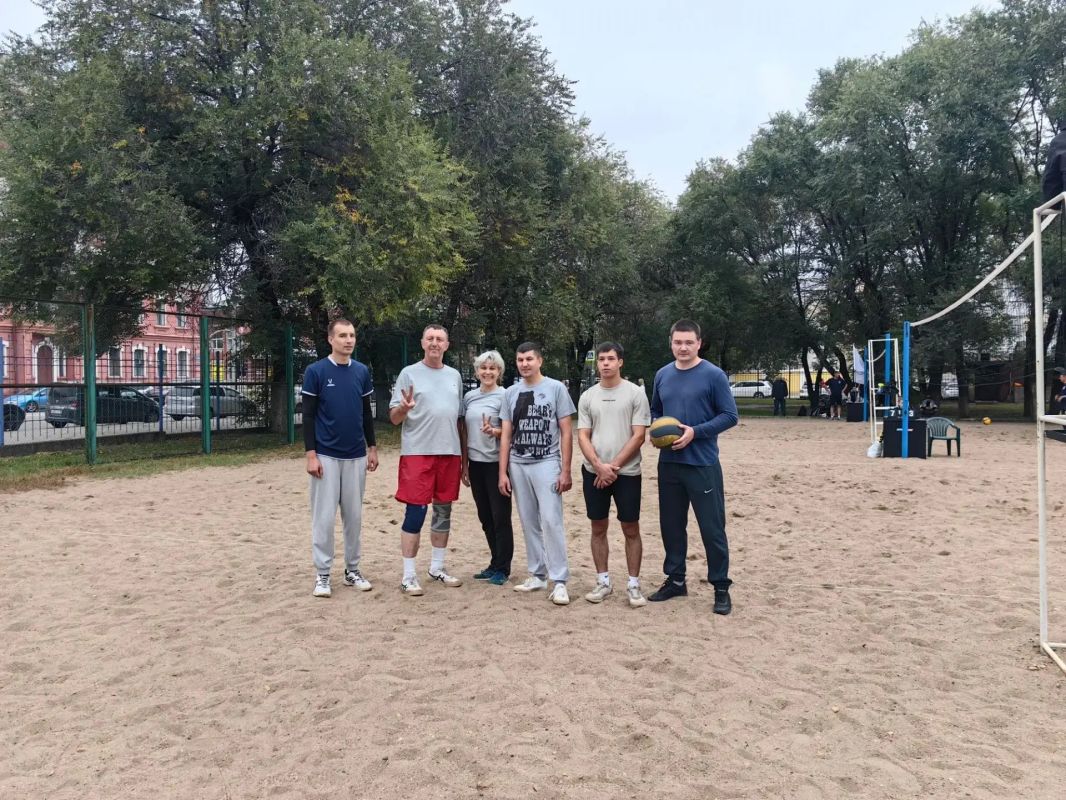 Лучшие в дартсе, отжиманиях и упражнениях на пресс: сотрудники амурского Минобрнауки устроили «Осенний движ» Лучшие в дартсе, отжиманиях и упражнениях на пресс: сотрудники амурского Минобрнауки устроили «Осенний движ»