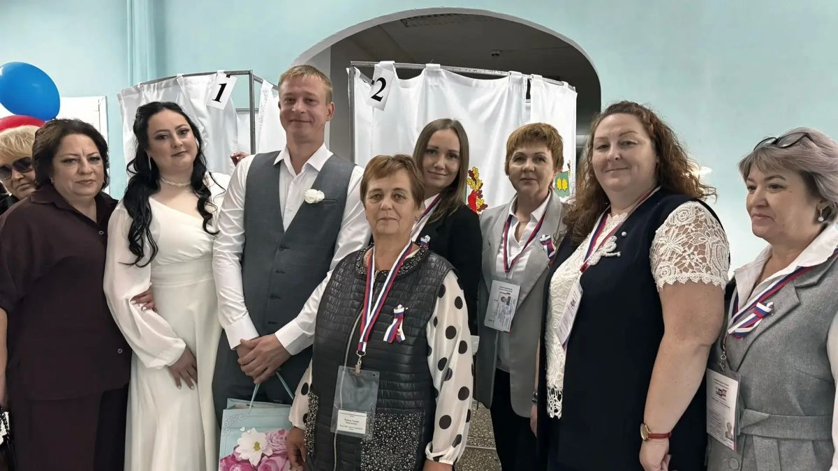 Амурские новобрачные пришли голосовать в свадебных нарядах Амурские новобрачные пришли голосовать в свадебных нарядах