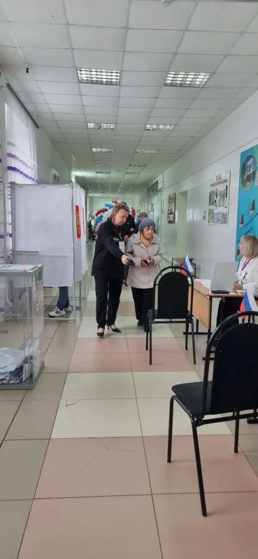 Люди, которые делают выборы проще и добрее: волонтеры третий день работают на избирательных участках Амурской области Люди, которые делают выборы проще и добрее: волонтеры третий день работают на избирательных участках Амурской области