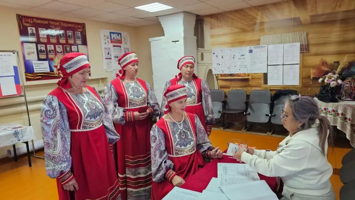 Более половины избирателей Амурской области сделали свой выбор Публикуем явку на 18:00 На избирательные участки пришли уже 319 630 избирателей - это 52,94% от общего количества в регионе Более половины избирателей Амурской области сделали свой выбор Публикуем явку на 18:00 На избирательные участки пришли уже 319 630 избирателей - это 52,94% от общего количества в регионе