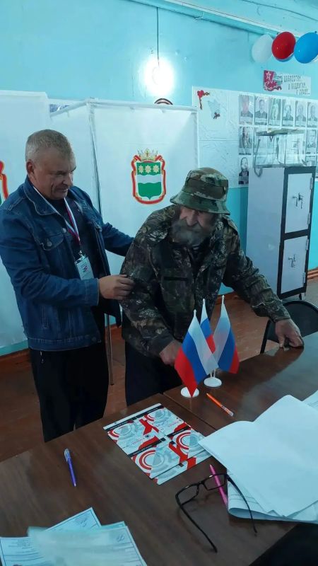 Люди, которые делают выборы проще и добрее: волонтеры третий день работают на избирательных участках Амурской области Люди, которые делают выборы проще и добрее: волонтеры третий день работают на избирательных участках Амурской области