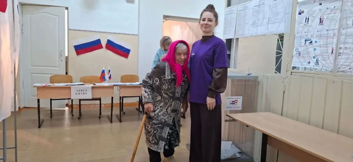 Люди, которые делают выборы проще и добрее: волонтеры третий день работают на избирательных участках Амурской области Люди, которые делают выборы проще и добрее: волонтеры третий день работают на избирательных участках Амурской области
