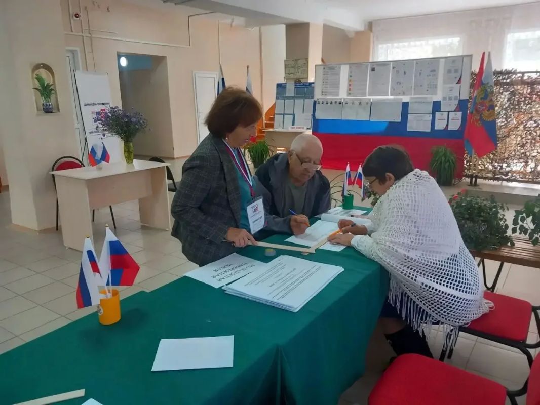 Более половины избирателей Амурской области сделали свой выбор Публикуем явку на 18:00 На избирательные участки пришли уже 319 630 избирателей - это 52,94% от общего количества в регионе Более половины избирателей Амурской области сделали свой выбор Публикуем явку на 18:00 На избирательные участки пришли уже 319 630 избирателей - это 52,94% от общего количества в регионе