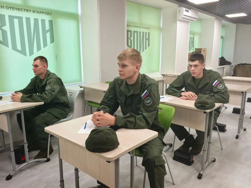 Первый звонок для курсантов: в амурском филиале «ВОИН» начались занятия Первый звонок для курсантов: в амурском филиале «ВОИН» начались занятия