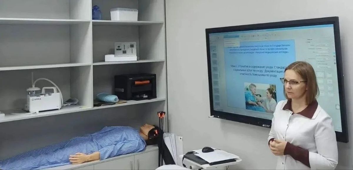 Первая профессия – со школьной скамьи: в Амурском медицинском колледже запустили обучение помощников по уходу для старшеклассников естественно-научных классов Первая профессия – со школьной скамьи: в Амурском медицинском колледже запустили обучение помощников по уходу для старшеклассников естественно-научных классов