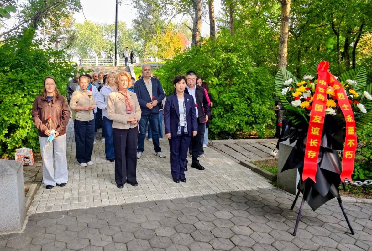 «Активное долголетие на Амуре»: амурские пенсионеры побывали в Китае «Активное долголетие на Амуре»: амурские пенсионеры побывали в Китае