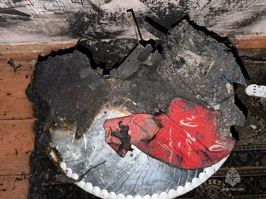 Из горящей пятиэтажки в Белогорске эвакуировались 9 человек Из горящей пятиэтажки в Белогорске эвакуировались 9 человек