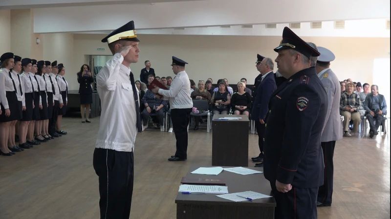 В Амурской области сотрудники органов внутренних дел торжественно приняли присягу В Амурской области сотрудники органов внутренних дел торжественно приняли присягу