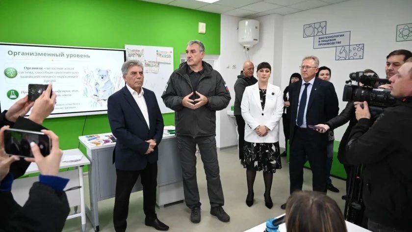 Василий Орлов оценил новые агроклассы в белогорской школе № 5