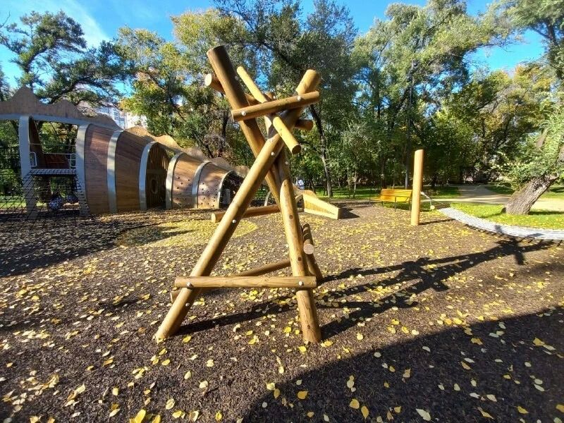 В амурской столице стала доступна для посетителей часть территории «Амурский лес», которую благоустраивают на месте бывшего сквера 40-летия ВЛКСМ, в народе более известного как «Сороконожка» В амурской столице стала доступна для посетителей часть территории «Амурский лес», которую благоустраивают на месте бывшего сквера 40-летия ВЛКСМ, в народе более известного как «Сороконожка»