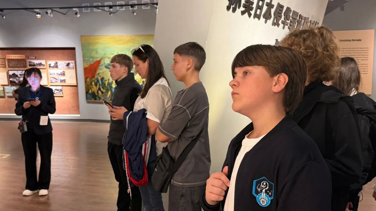 Школьники Приамурья прошли патриотическим маршрутом по местам боёв 1945 года в Китае Школьники Приамурья прошли патриотическим маршрутом по местам боёв 1945 года в Китае