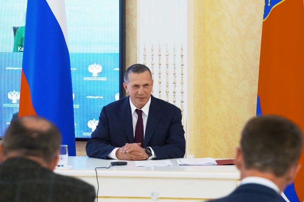 Губернатор Василий Орлов участвует в заседании Совета Дальневосточного федерального округа под руководством заместителя председателя правительства РФ — полномочного представителя Президента в ДФО Юрия Трутнева Губернатор Василий Орлов участвует в заседании Совета Дальневосточного федерального округа под руководством заместителя председателя правительства РФ — полномочного представителя Президента в ДФО Юрия Трутнева