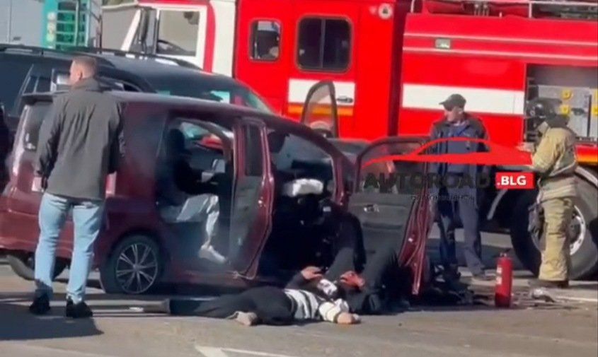 Спасателям пришлось извлекать из машины 10-летнего ребенка, пострадавшего в ДТП под Благовещенском