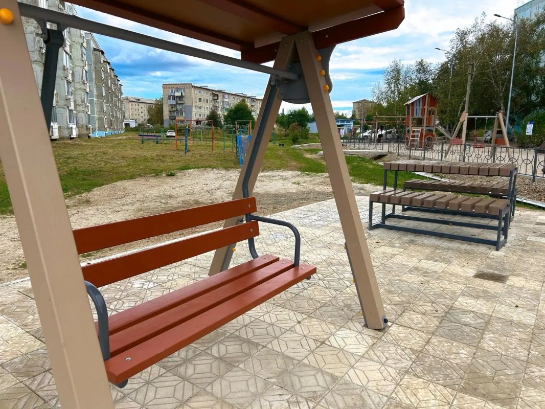 В Шимановске завершили благоустройство двора по госпрограмме В Шимановске завершили благоустройство двора по госпрограмме