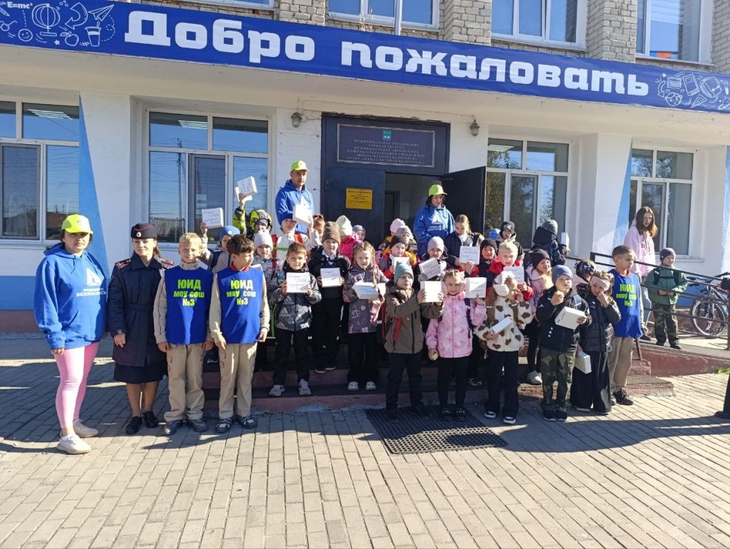 Госавтоинспекция города Белогорск совместно с родительской общественностью и отрядом ЮИД провели рейд в школе №3. На этот раз внимание было уделено первоклассникам