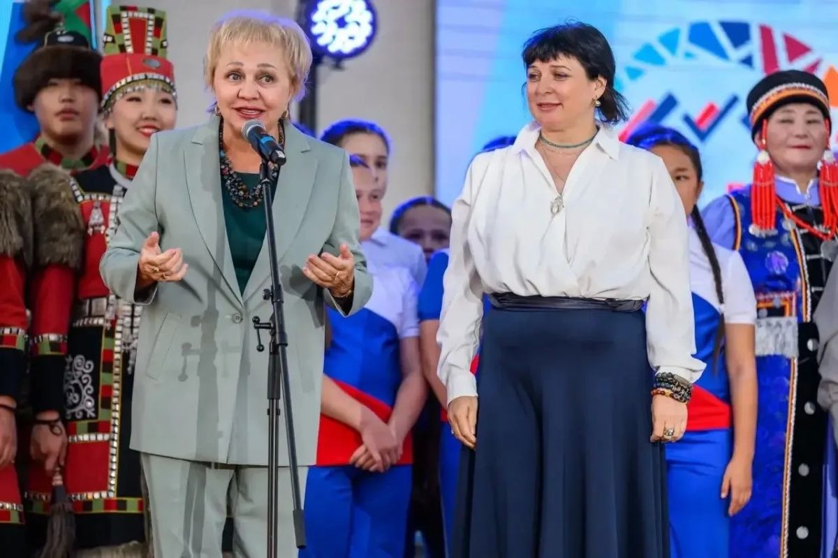 Директор Амурского областного Дома народного творчества Анна Филоненко стала почётным гостем Всероссийского фестиваля-праздника «Вместе мы - Россия!» Директор Амурского областного Дома народного творчества Анна Филоненко стала почётным гостем Всероссийского фестиваля-праздника «Вместе мы - Россия!»