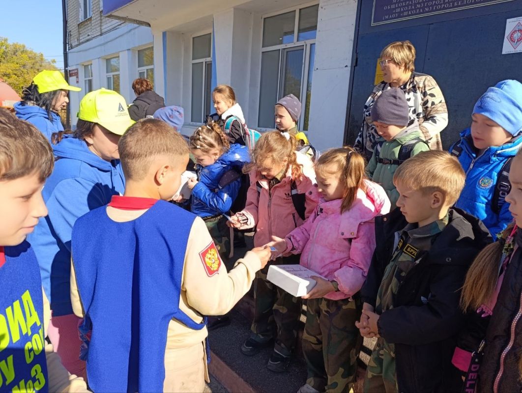 Госавтоинспекция города Белогорск совместно с родительской общественностью и отрядом ЮИД провели рейд в школе №3. На этот раз внимание было уделено первоклассникам Госавтоинспекция города Белогорск совместно с родительской общественностью и отрядом ЮИД провели рейд в школе №3. На этот раз внимание было уделено первоклассникам