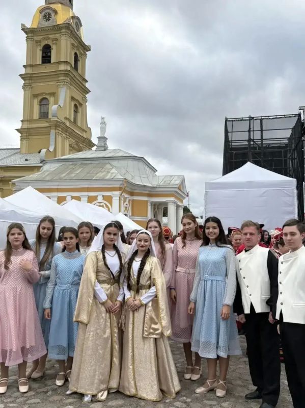 Директор Амурского областного Дома народного творчества Анна Филоненко стала почётным гостем Всероссийского фестиваля-праздника «Вместе мы - Россия!» Директор Амурского областного Дома народного творчества Анна Филоненко стала почётным гостем Всероссийского фестиваля-праздника «Вместе мы - Россия!»
