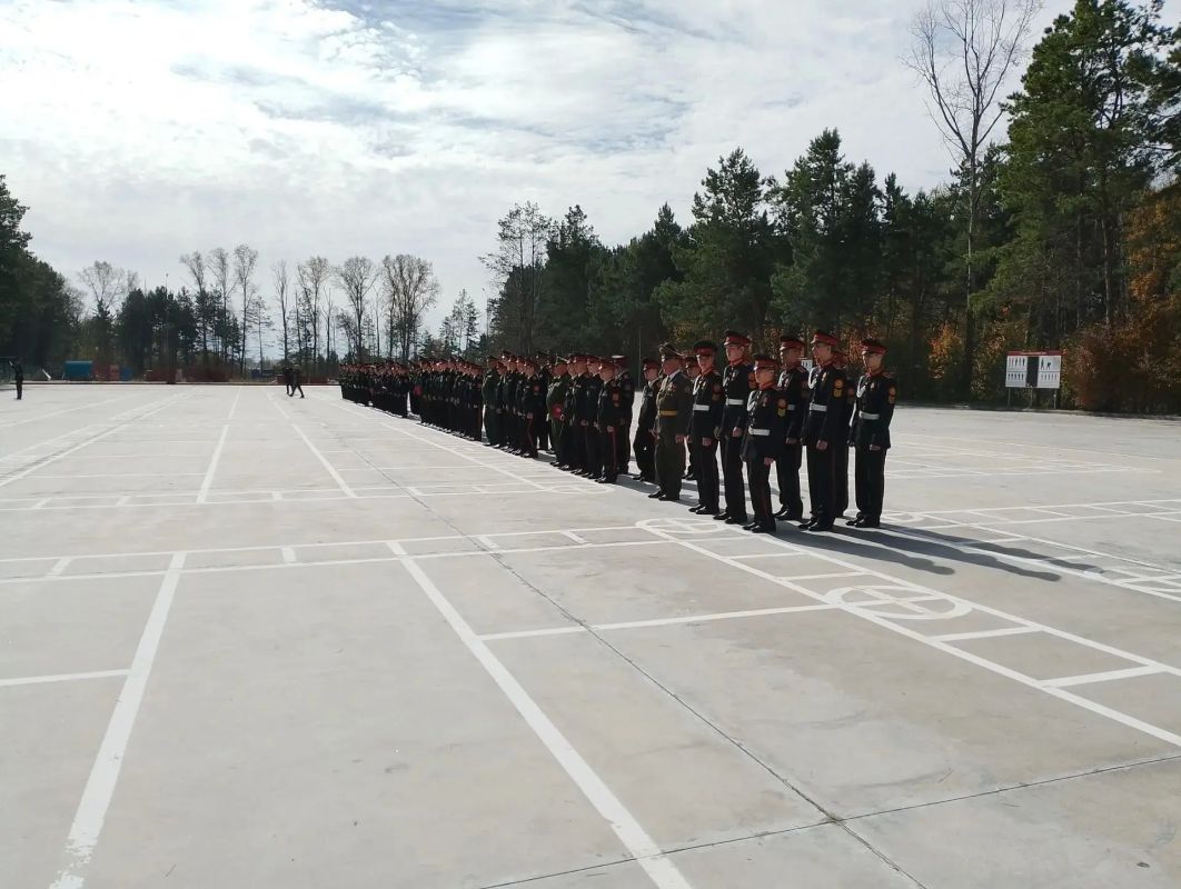 Быть честным, дисциплинированным, воспитывать в себе дух защитника Родины Быть честным, дисциплинированным, воспитывать в себе дух защитника Родины