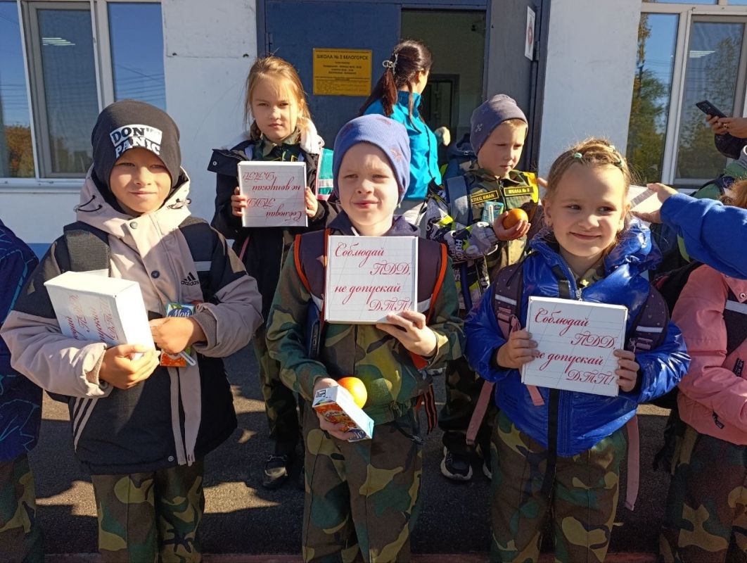 Госавтоинспекция города Белогорск совместно с родительской общественностью и отрядом ЮИД провели рейд в школе №3. На этот раз внимание было уделено первоклассникам Госавтоинспекция города Белогорск совместно с родительской общественностью и отрядом ЮИД провели рейд в школе №3. На этот раз внимание было уделено первоклассникам