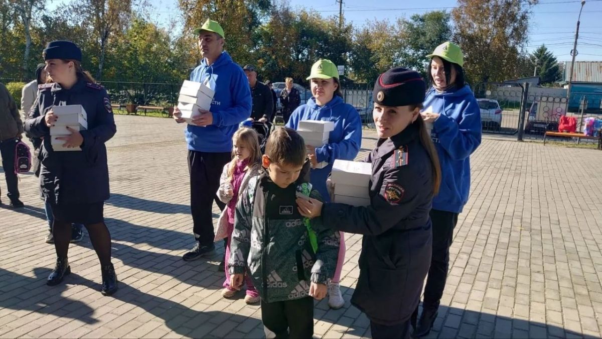 Госавтоинспекция города Белогорск совместно с родительской общественностью и отрядом ЮИД провели рейд в школе №3. На этот раз внимание было уделено первоклассникам Госавтоинспекция города Белогорск совместно с родительской общественностью и отрядом ЮИД провели рейд в школе №3. На этот раз внимание было уделено первоклассникам