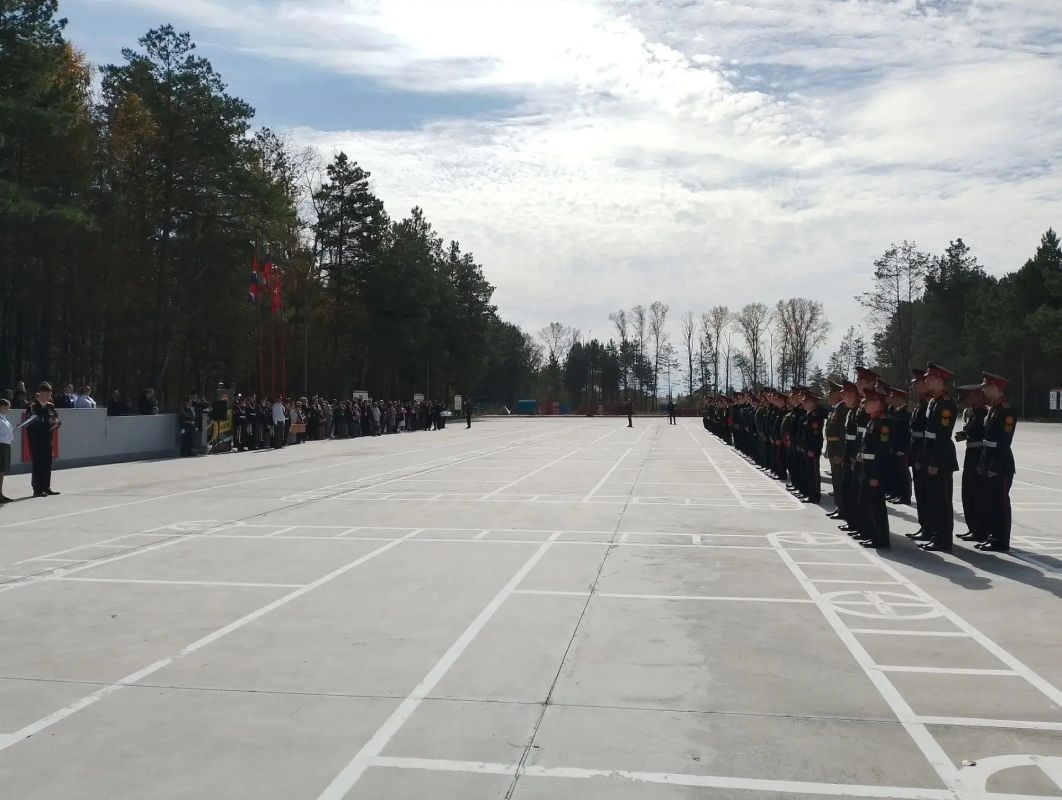 Быть честным, дисциплинированным, воспитывать в себе дух защитника Родины Быть честным, дисциплинированным, воспитывать в себе дух защитника Родины