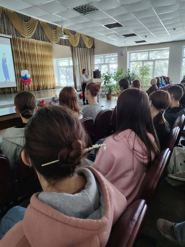 Встреча со студентами колледжа сервиса и торговли в Благовещенске Встреча со студентами колледжа сервиса и торговли в Благовещенске