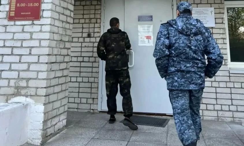Приставы на год изолировали жителя Благовещенска с туберкулезом от жены и дочери