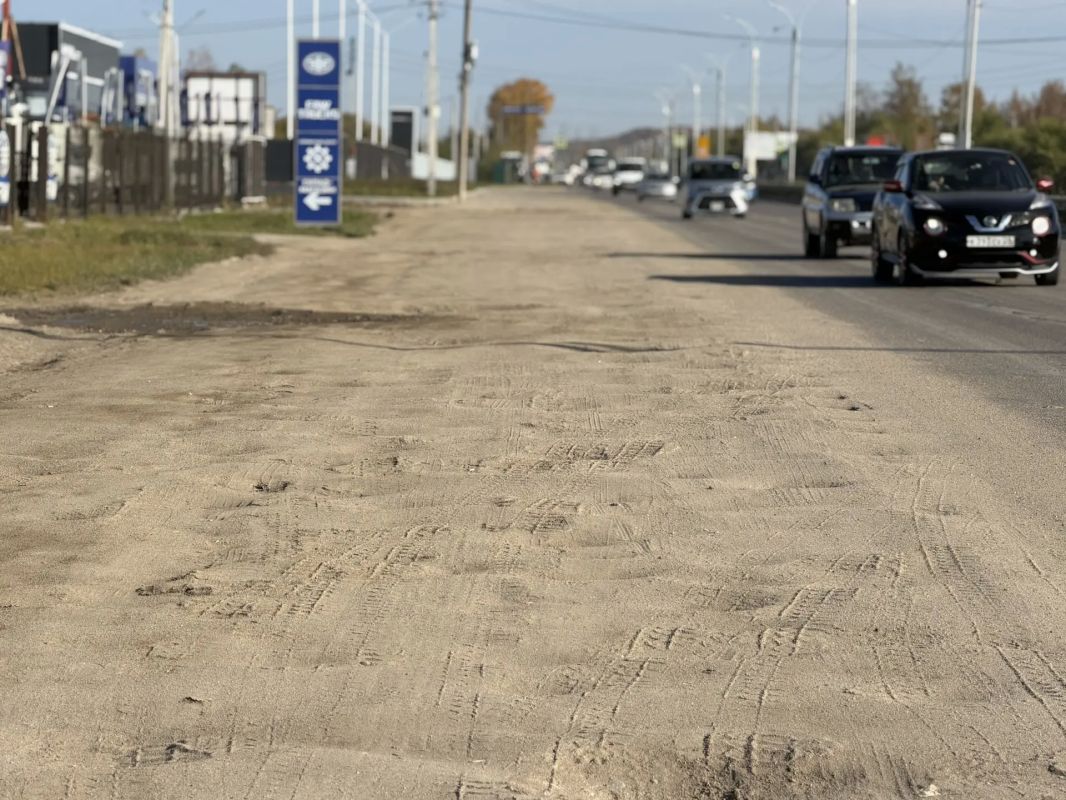 Провели выездное совещание на Новотроицком шоссе — одной из въездных магистралей города Провели выездное совещание на Новотроицком шоссе — одной из въездных магистралей города