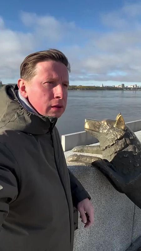 «Вот такая история, собачка»: актер театра и кино Дмитрий Лысенков провел экскурсию для своих подписчиков по Благовещенску