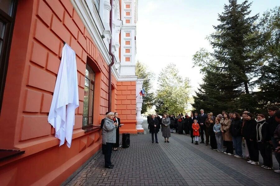 На фасаде главного корпуса БГПУ в Благовещенске открыли мемориальную доску Василию Михайловичу Ступникову – почётному гражданину города, кандидату исторических наук и профессору На фасаде главного корпуса БГПУ в Благовещенске открыли мемориальную доску Василию Михайловичу Ступникову – почётному гражданину города, кандидату исторических наук и профессору