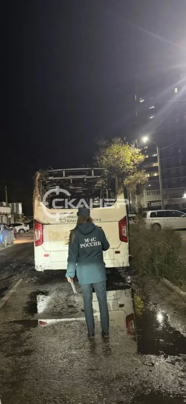 Вечером 4 октября в Благовещенске загорелся автобус Вечером 4 октября в Благовещенске загорелся автобус