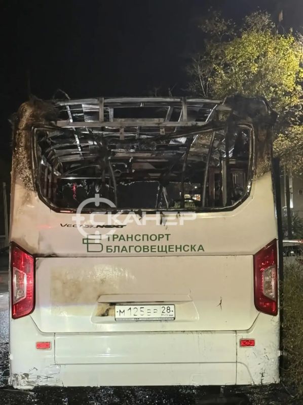 Вечером 4 октября в Благовещенске загорелся автобус Вечером 4 октября в Благовещенске загорелся автобус