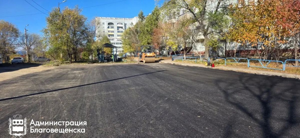 Заканчивают в посёлке Аэропорт, начинают на Ленина: где на этой неделе заасфальтируют междворовые проезды
