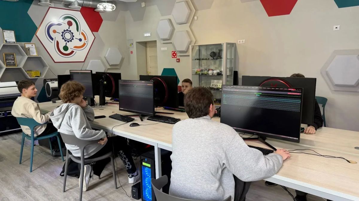 Наставник «Кванториума-28» разработал авторский IT-мастер-класс Наставник «Кванториума-28» разработал авторский IT-мастер-класс