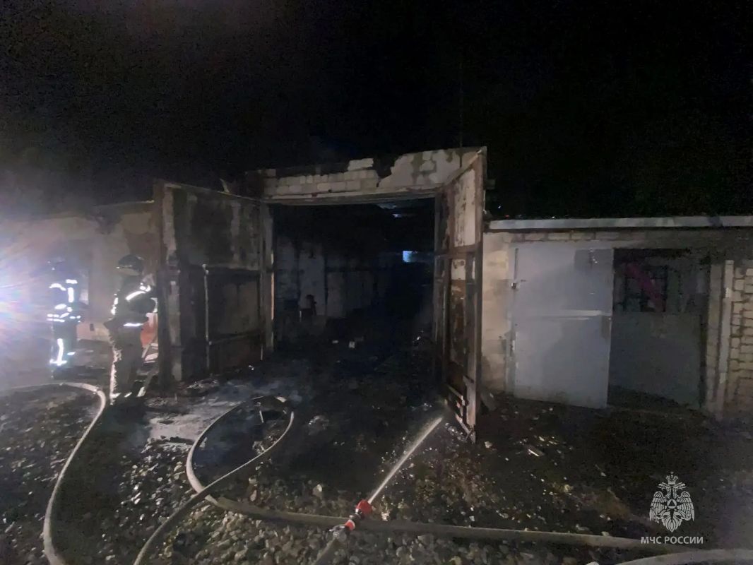 #СобытияМЧС28. В Амурской области за прошедшие сутки Потушено 10 пожаров (в том числе 5 горений сухой растительности), на 9 из них привлекались силы и средства МЧС России: в Благовещенске в районе ул. Ленина горели гараж по...