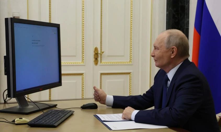 Президент России Владимир Путин встретил свой 74-й день рождения на работе