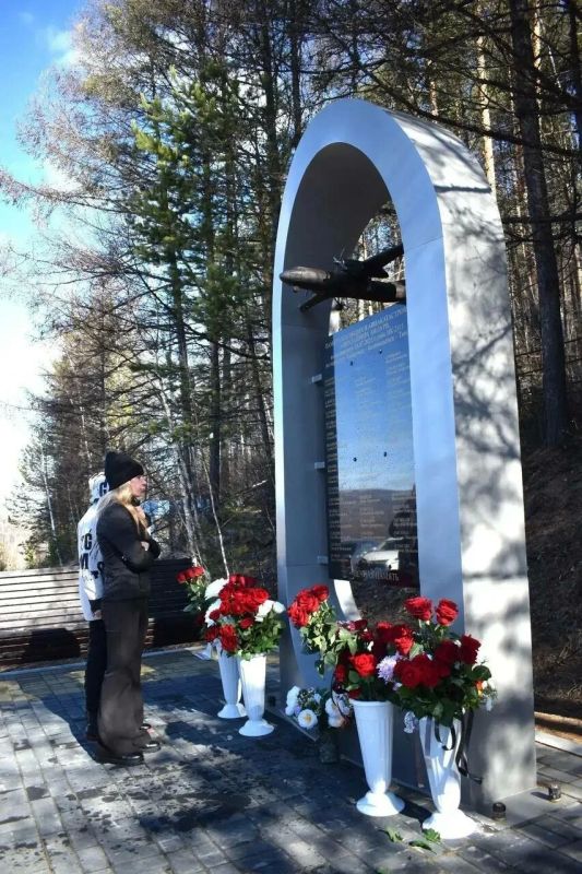 В Тынде торжественно открыли мемориал памяти 48 человек, погибших 24 июля 2025 года в результате крушения самолёта Ан-24 В Тынде торжественно открыли мемориал памяти 48 человек, погибших 24 июля 2025 года в результате крушения самолёта Ан-24