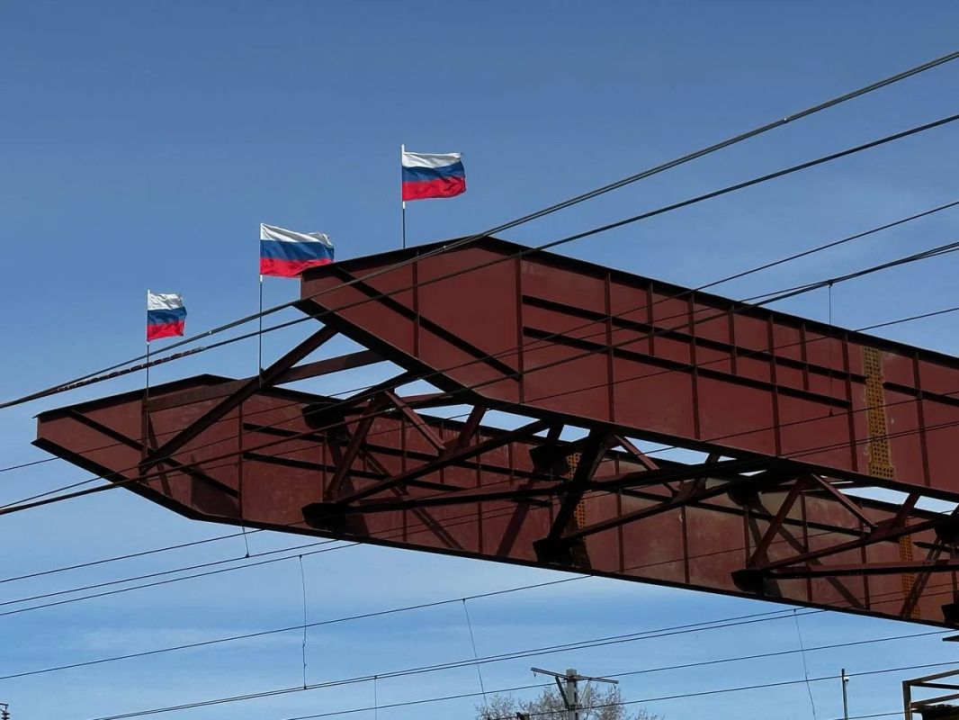 В Белогорске начали надвигать последние пролетные строения нового путепровода В Белогорске начали надвигать последние пролетные строения нового путепровода