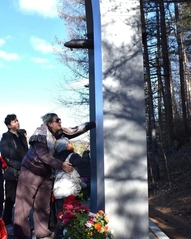 В Тынде торжественно открыли мемориал памяти 48 человек, погибших 24 июля 2025 года в результате крушения самолёта Ан-24 В Тынде торжественно открыли мемориал памяти 48 человек, погибших 24 июля 2025 года в результате крушения самолёта Ан-24