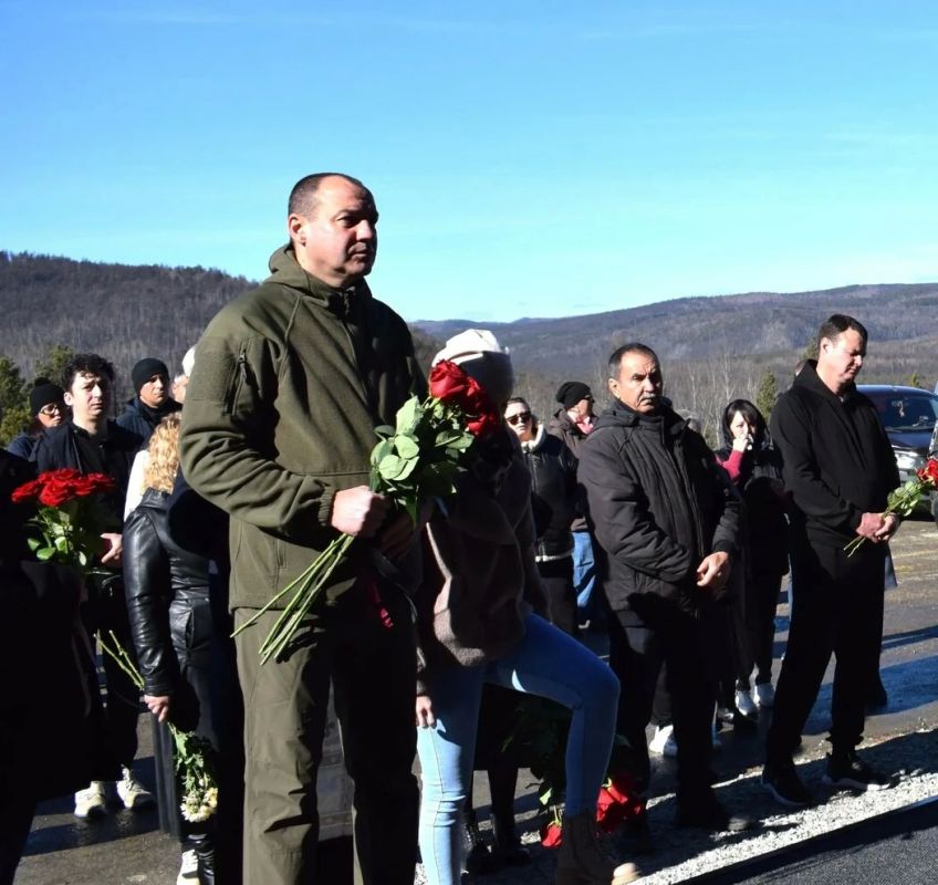 В Тынде торжественно открыли мемориал памяти 48 человек, погибших 24 июля 2025 года в результате крушения самолёта Ан-24 В Тынде торжественно открыли мемориал памяти 48 человек, погибших 24 июля 2025 года в результате крушения самолёта Ан-24