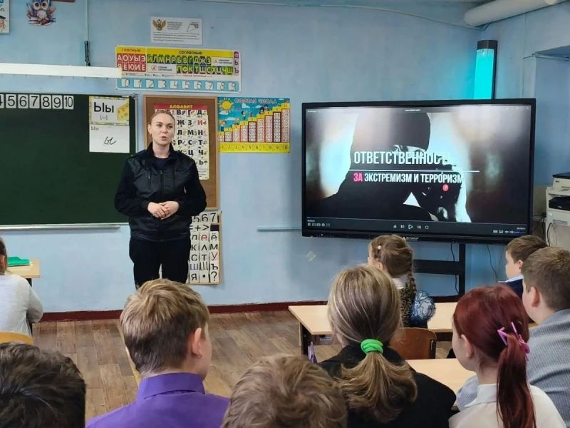 Инспектор ПДН ОМВД России «Завитинское» провела профилактическую беседу со школьниками села Иннокентьевка