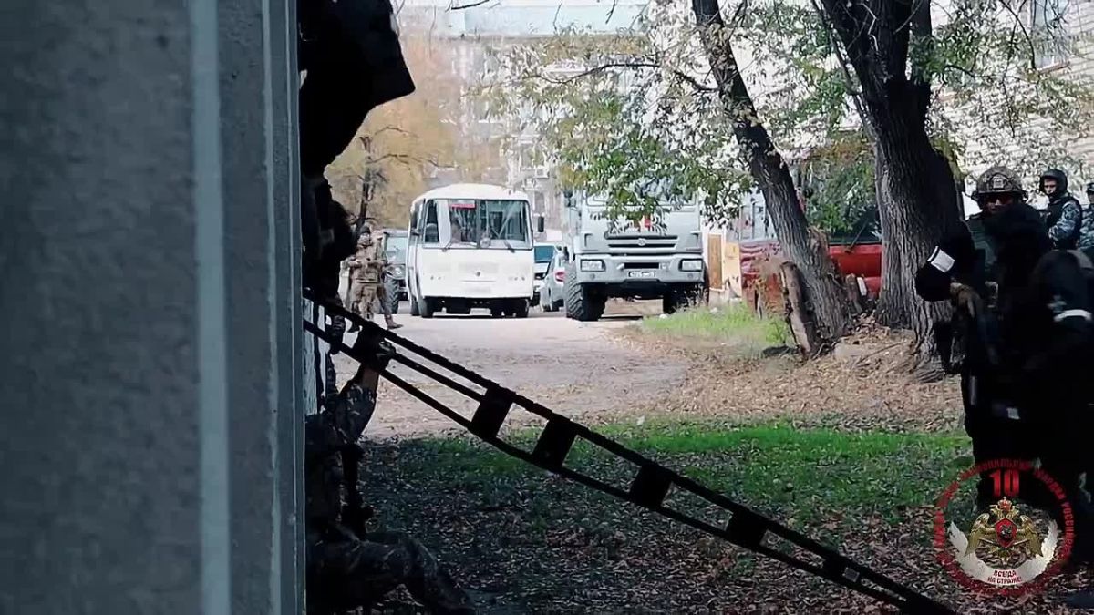 К дню СОБР руководитель отдела по воспитательной работе филиала Центра «ВОИН» в Амурской области полковник в отставке Дмитрий Рачук написал стихотворение посвятив строки мужеству и отваге бойцам специальных отрядов быстрого...